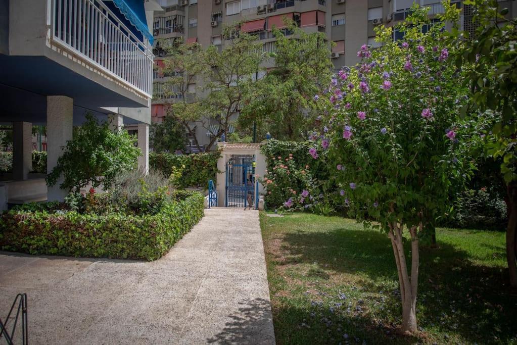 Appartement Piso Con Jardin à Málaga Extérieur photo