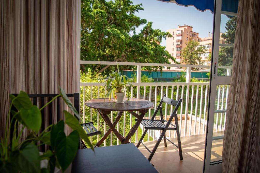 Appartement Piso Con Jardin à Málaga Extérieur photo